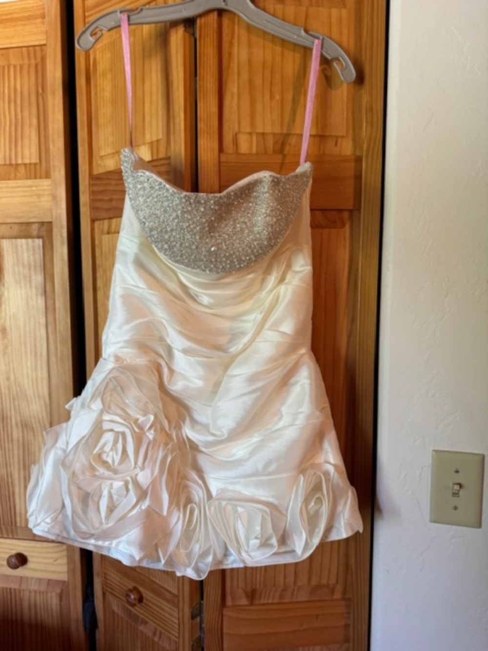 Beautiful Ivory/gray short sleeveless dress, size 8 , zips up back